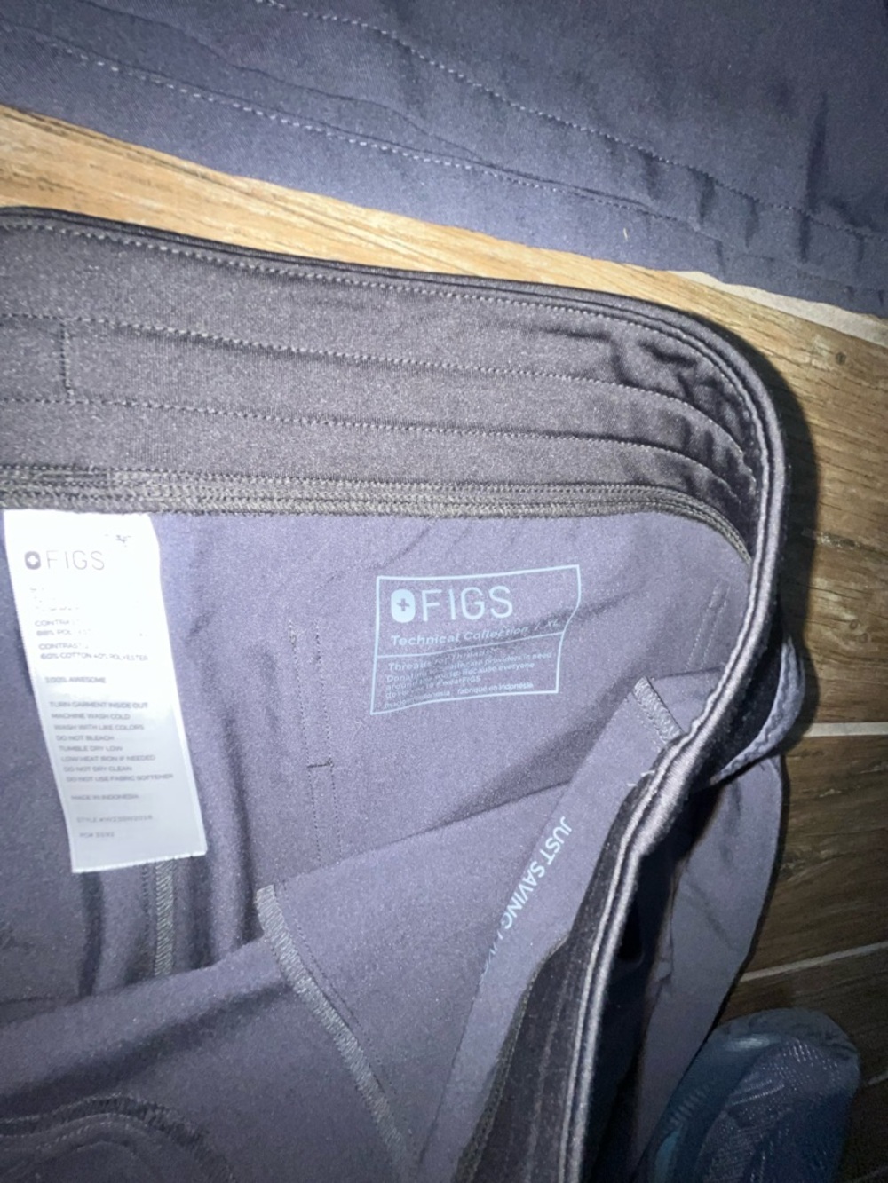 Figs Grey Two-Piece Scrub Set with Pink Drawstring XL - Picture 3 of 3